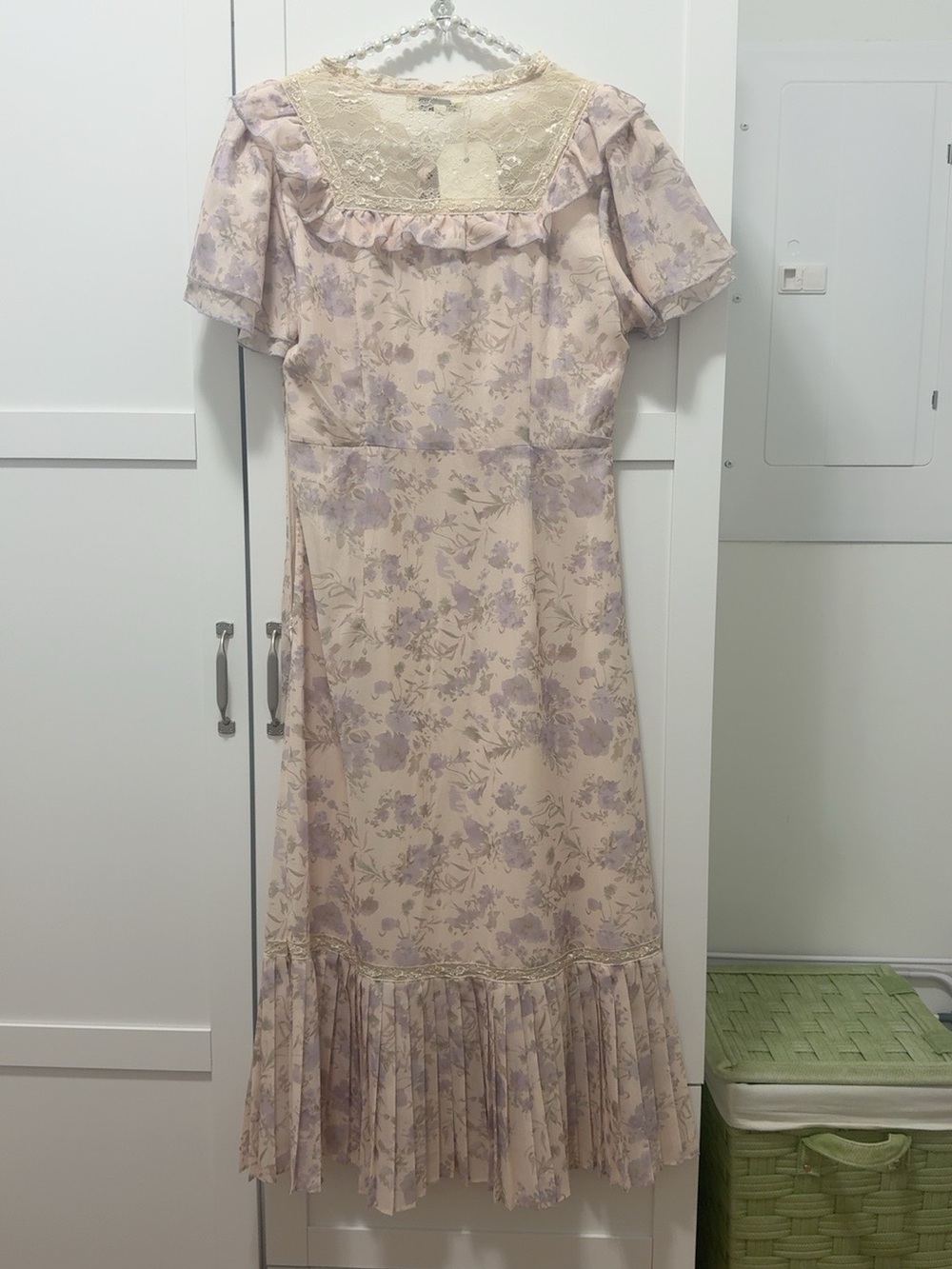 Simple Retro Floral Lace Midi Dress – Size M – NWT